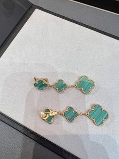 Add a touch of elegance and good luck to your outfit with our Clover Malachite 3 Motifs Gold Earrings. Made with stunning malachite stones, these earrings feature a beautiful clover design that symbolizes good fortune. Complete your look and feel confident with these unique and stylish earrings. ADDITIONAL INFORMATION Color: gold Stone: Malachite Ref. 2r5053 Material:- 925 Sterling Silver - 18k Gold Plated- 18k Real Gold ( contact us via instagram) Our replica products are committed to quality a Elegant Green Malachite Jewelry, Elegant Malachite Pendant Jewelry, Elegant Gold Malachite Jewelry, Luxury Dangle Jewelry, Luxury Gold Plated Pendant Earrings, Luxury Gold Plated Green Jewelry, Elegant Gold Malachite Earrings, Elegant Malachite Earrings, Luxury Green Sterling Silver Earrings