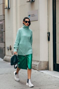 New York Outfits, Ny Style, Fashion Week Spring 2020, New York Street Style, New York Fashion Week Street Style, Popsugar Fashion, Street Trends, Spring Street Style, Style Spring