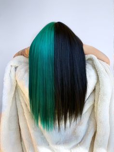 Emerald Split Dye, Emerald Green Split Dye, Hair Dye Ideas Half And Half, Half Black Half Green Hair, Half Black Half Blue Hair, Under Half Hair Dye, Spilt Dye Hair Ideas, Two Tone Split Hair Color Ideas