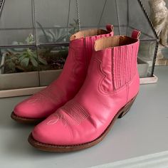 Great Used Condition Pink Low Heel Boots For Fall, Pink Casual Boots Medium Width, Pink Low Heel Boots For Spring, Pink Pointed Toe Boots For Fall, Casual Pink Boots Medium Width, Casual Pink Medium Width Boots, Casual Pink Slip-on Boots, Casual Pink Boots With Reinforced Heel, Pink Leather Boots For Spring