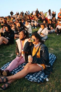 COACHELLA MUSIC FESTIVAL 2023 Aesthetic Festival Photos, Music Festival Vibes, Coachella Landscape, Coachella Crowd, Music Festival Aesthetic, Music Festival Photography, Coachella Theme, Festival Friends, Summer Music Festival