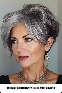 Short Silver Hair, Grey Hair Inspiration, Short Grey Hair, Caramel Highlights, Edgy Short Hair, Trendy Short Hair