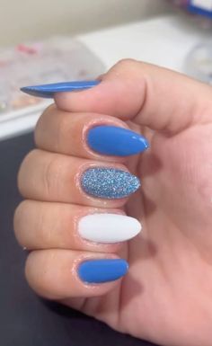 @elohastenreiter Neutral Nails Wedding Guest, Blue Nails Aesthetic, Nails Azul, Beach Nails, Minimalist Nails