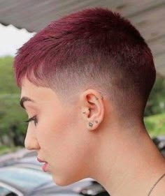 Cool Short Hair Styles, Cool Short Hair, Buzzed Hair Women, Short Shaved Hairstyles, Buzz Cuts, Half Shaved, Girls Short Haircuts, Super Short Hair, Shot Hair Styles