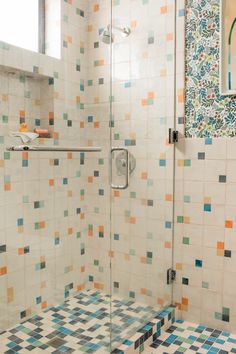 A bathroom using Smink Studio handmade tiles in Squared design - multiple colours next to wallpaper. Yellow Blue Bathroom, Square Tile Bathroom, Mosaic Tiles Bathroom, Tiles In Bathroom, Modern Bathroom Tiles, Modern Wood House, Modern Vintage Bathroom, Mosaic Bathroom Tile, Blue Mosaic Tile