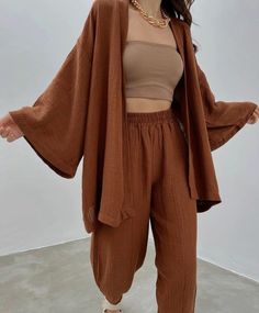 Gauze Pants, Look Boho Chic, Mode Kimono, Earthy Outfits, Mode Abaya, Boho Chic Outfits, Kaia Gerber, Looks Street Style, Cooler Look