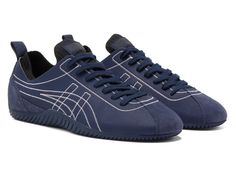 Onitsuka Tiger SCLAW 1183B969 400 PEACOAT COTTON CANDY Unisex Shoes US 7.5-14 Description This pair of shoes features a design that makes it look like shoes and socks are integrated. The foot is wrapped in knit material, and the panels combine high-quality suede and matte textured materials. The sole, which is decorated with a design reminiscent of a tiger's scratches, was inspired by driving shoes and 1970s wrestling shoes. -Knit upper -Matte textured material and suede panels -Equipped with fuzeGEL for shock absorption in the heel -Uses OrthoLite X-40 insole for excellent resilience and comfortable fit Details Brand: Onitsuka Tiger Country of origin: Vietnam Product number: 1183B969 1183B969.400 PEACOAT/COTTON CANDY Upper: Artificial leather, natural leather, natural fiber Outer sole: RU Wrestling Shoes, Onitsuka Tiger, Google Pay, Unisex Shoes, Driving Shoes, Apple Pay, Shoes Trainers, Blue Fabric, Natural Leather