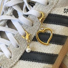 Shoe Charms, Shoelace Charms in Gold, Heart Shoe Charm, Shoe Jewelry, Sneakers Charms, Charms Shoe Accessories, Pearl Charms for Shoe Clips Heart Shoe, Accessories Pearl, Pearl Shoes, Heart Shoes, Decorated Shoes, Pearl Charms