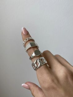 Chain Reaction Ring – EVRYJEWELS Rings Masc Women, Alternative Silver Jewelry, Chunky Silver Jewellery Aesthetic, Silver Ring Inspiration, Chunky Silver Rings Aesthetic, Chunky Silver Jewellery, Chunky Silver Rings, Twisted Ring, Gold Rings Stackable