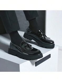 Casual Wedding Shoes, Black Loafer Shoes, Male Shoes, Tassel Shoes, Patent Leather Loafers, Loafers Online, Men Formal, Business Shoes