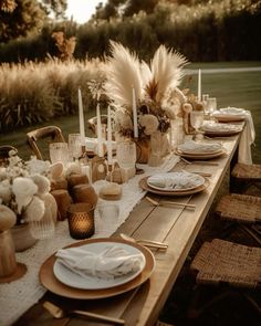 Beige Aesthetic Wedding Decor, Wooden Tables For Wedding, Neutral Color Wedding Table Decor, Table Setting Wedding Boho, Tan Wedding Ideas, Boho Style Table Decor, Boho Vintage Wedding Table Decor, Boho Table Set Up, Wedding Decor Boho Chic