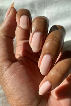 Manicure Natural Color, Gel Neutral Nail Colors, Natural Nail Colors Gel, Classic Wedding Nails, Elegant Gel Nails, Milky Pink Nails, Simple Wedding Nails, Bridesmaids Nails, Unghie Sfumate