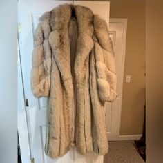 Amazing Condition. This Gorgeous Coat Is Silver Fox Fur. Elastic Cuff Sleeves. Fits A 10-12. Full Length. Mob Wife Fur Coat Full Length Fur Coat, Mob Wife Fur Coat, Mongolian Fur Coat, Mongolian Fur, Mob Wives, Mob Wife, 1990s Fashion, 1990's Fashion, Silver Fox