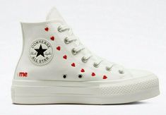 Converse Rouge, Heart Converse, All Star Cano Alto, Original Converse, Heart Platforms, Heart Graphics, Sneakers Noir, Embroidered Hearts, Chuck Taylor All Star Lift