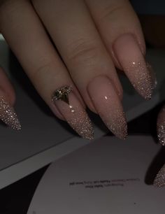 Gold Sparkle Nails, Sparkly Nail Designs, Pop Art Nails, Acrylic Nail Set, Cute Simple Nails, Casual Nails, Acrylic Nails Coffin Short, Trendy Nail Design, Sparkly Nails