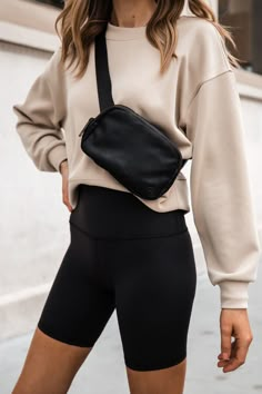 Black Lululemon Belt Bag Outfit, Black Short Outfit, Biker Short Outfits, Lululemon Fits, Fashion Outfits Summer, Summer/fall Outfits, Lululemon Sweatshirt, Summer Outfits 2022, Outfit Elegantes