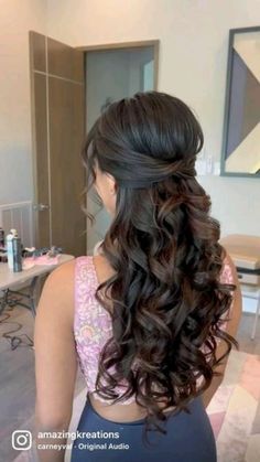 Curls Half Up Half Down, Baraat Outfit, Debs Hair, Reception Hairstyles, Bridal Hair Half Up, Matric Farewell, Spanish Flags