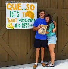 two people standing in front of a sign that says que so let's too