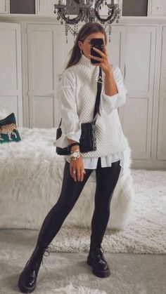 Trendy Outfits With Leggings, Sweater Vest Outfit, Mode Tips, Cold Outfits, Vest Outfits, Looks Chic