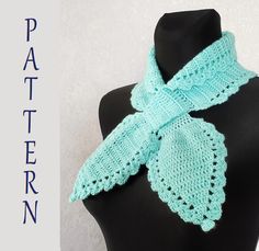 a crocheted scarf on top of a mannequin headdress with the words pattern written below it