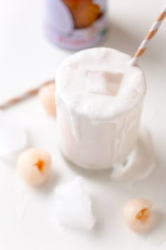 there is a drink with ice and fruit on the table next to some sugar cubes