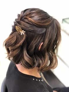 Os cabelos curtos tem potencial para penteados lindos! Hoco Hair Ideas Updo Hairstyle, Prom Hairstyles For Short Hair, Hoco Hairstyles, Hair Hoco, Hairdos For Short Hair, Bridesmaid Hairstyles, Hoco Hair Ideas