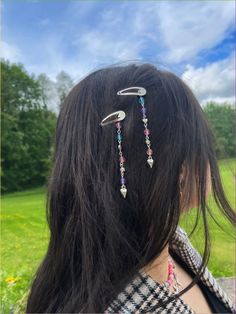 bubble braids will always have my heart! Hair Clips Dangle Double, Cheap Hair Beads, Hair Charms Beads, Clip On Beads For Hair, Star Hair Clip Beads, Dangle Hair Clip, Hair Accessories Beads, Dangling Hair Clips, Hair Clips Beads