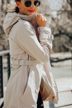 the wear everywhere rain jacket! - Lauren Kay Sims Rain Jackets For Women Style, Stylish Raincoats For Women, Rain Coat Outfit, Travel Jacket Women, Rain Coats For Women, Rain Jacket Outfit, Rain Coat Women, Rain Jackets For Women