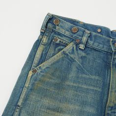 With such an immense back catalogue to draw influence from, it’s not a surprise to see the occasional rarity pop up in the Lee Archives range. This 77’ Logger jean has been been brought back to life, and boasts a 13.5oz denim which the brand have treated to an incredibly authentic ‘heavy wash’, which makes this offering feel as though it has come straight from the history books. Flat felled seams ensure durability on this regular straight fitting model, while a comfortable high rise allows the j Denim Details Jeans, Denim Man, Denim Washes, Jeans Details, Vintage Denim Jeans, Print Denim, American Denim, Hot Hair Styles, Denim Patterns