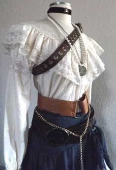 Space Pirate Aesthetic Outfit, Coquette Pirate, Old West Saloon Girl, Pirate Outfit Female, Pirate Costume Women, Women Pirate, Pirate Aesthetic, Old West Saloon