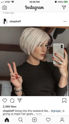 50 SHORT HAIRSTYLES THAT LOOKS SO SASSY - valemoods Short Platinum Blonde Hair, Chic Short Hair, Bob Haircut For Fine Hair, Short Hair Trends, Short Grey Hair, Gray Hair Highlights, Platinum Blonde Hair, Haircuts For Fine Hair, Short Hair Haircuts