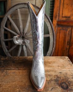 Miss Macie features western boutique boots with a bohemian edge. cowboy boots feature silver metallic vamp, silver metallic top, 15in shaft height and much more listed in our bullet points below. Wear these cowboy boots with pride! • Silver metallic vamp• Silver metallic top• 15in shaft height• Snip toe• Leather sole• Cowgirl Heel Macie Bean Boots, Felt Cowboy Hats, Western Boutique, Straw Cowboy Hat, Concert Fashion, Bullet Points, Silver Bullet, Boot Jewelry, Buckle Bracelet