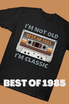 Vintage Retro Big Cassette Tape BEST OF 1985 Vintage Classic Music T-Shirt - birthday present for men and women who are born in 1985. Classic vintage 1985 retro bday gift for mom, dad, husband or wife. Featuring retro cassette tape printed onto the front. Great, cool, original Music Cassette Tape Design for men and women. Vintage original Gift for your family or friends. Awesome present for dad, father, brother, sister, husband, boyfriend, uncle, girlfriend,  mother, wife, aunt, colleague.