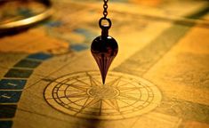 Os Mistérios da Alquimia: Isso Pode Transformar sua Vida Yes Or No Questions, Pendulum Dowsing, Spiritual Tools, Divination Tools, Candle Flames, Psychic Readings, Software Engineer, Made Goods, Tarot Reading