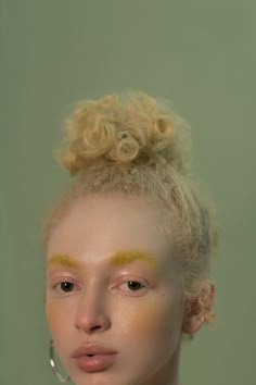 Albino Makeup, Yellow Makeup, People To Draw, Face References, Makeup Photography, Beauty Editorial