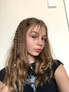 Hair Down With Braids On Side, Braid Hairstyles With Bangs, Aesthetic Braid Hairstyles, Trenzas Aesthetic, Braids For School, Loose Braid Hairstyles, Down Hairstyles With Braids, Loose Braids, Hairstyles For Teens