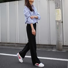 running the nike cortez Cortez Nike Outfit, Nike Cortez Outfit Woman, Nike Cortez Women, Nike Shoes Women Fashion, Nike Sneakers Outfit, Sneaker Trend, Tri Star, Plain Pants