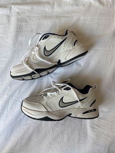 Nike Old Shoes, Sneakers Inspo Women, Gym Shoes Aesthetic, Y2k Trainers, Old Nike Shoes, Affordable Sneakers, Nike Monarch, Old Nike, Old Nikes