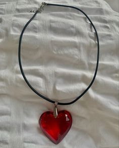 Red Heart Jewelry Aesthetic, Shein Heart Necklace, Chunky Red Heart Necklace, Resin Heart Necklace, Red Heart Necklace Aesthetic, Red Heart Choker, Red Heart Clothes, Heart Necklace Red, Red Heart Jewelry