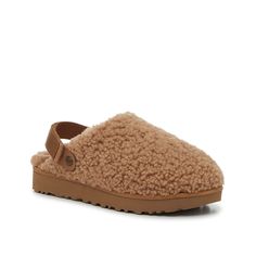 UGG-Lanah Clog Slipper Keep it cozy in the Lanah clog from Ugg. This slipper sports a handy slingback strap for a secure fit, while the plush wool-blend footbed pads your steps. Women’s Slippers, Sherpa Clogs, Trendy Slippers, Sheepskin Slippers, Clog Slippers, Outdoor Slippers, Winter Slippers, Ugg Slippers, Slippers Cozy