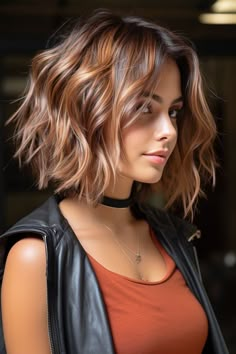 Women's Haircuts Short, Medium Hair With Balayage, Choppy Bob Hairstyles, Short Bob Haircuts, Penteado Cabelo Curto, Trending Hairstyles, Bob Haircuts, Cortes De Cabello, Short Bob