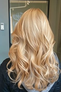 Styled Blonde Hair, Hair Inspo Color Golden Blonde, Honey Bleach Blonde Hair, Light Golden Blonde Highlights, Blonde Champagne Hair, Blonde Hair Color Honey, Warm Light Blonde Hair, Light Warm Blonde Hair, Gingerbread Blonde