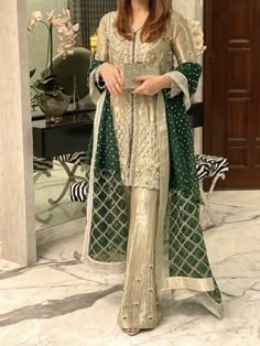 Shaadi Outfits Pakistani, Qawwali Night Outfit, Function Dresses Pakistani, Pakistani Sangeet Outfits, Dress For Engagement Party Guest, Indian Sangeet Outfit, Mehndi Dresses Pakistani For Sisters, Indian Dress Up