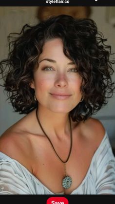 Curly Hair Bob Round Face, Short Curly Haircuts 2c, Rounded Curly Haircut, 2b Short Hair, Short 2c Curly Hair Round Face, Short Curly Hair For Round Face, Short Curly Haircuts For Round Faces 3b, Shoulder Length Curly Hair With Bangs, Curly Shag Haircut Medium