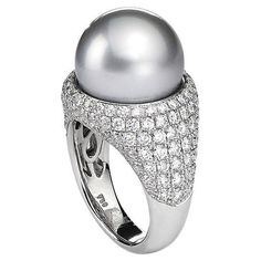 Ring in 18kt white gold set with one grey pearl and 151 diamonds 3.39 cts Size 53