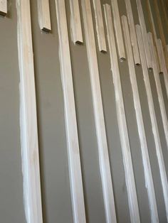 several pieces of wood are lined up against the wall