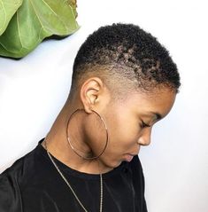 Low Cut Hairstyles, Buzz Haircut, 3c Natural Hair, Short Natural Haircuts, Natural Curly Hair Cuts, Shaved Hair Designs, Haircuts For Black Women, Tapered Natural Hair, Natural Hair Cuts