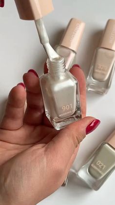 Light Nude Notino Gel Effect Nail Polish 901 Wedding Day, 909 Swan Lake, 320 Nude Pink, 920 Gemini, 203 Cantaloupe, 021 Sleepyhead