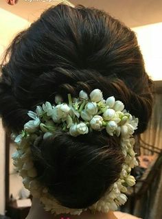 Simple Hairstyle For Saree, Trendy Bun, Hair Style On Saree, Saree Hairstyles, Hair Style Vedio, Simple Hairstyle, Engagement Hairstyles, Bridal Hairdo, Traditional Hairstyle