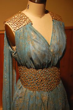 Gold Dress Gown, Blue And Gold Dress, Gaun Abad Pertengahan, Game Of Thrones Party